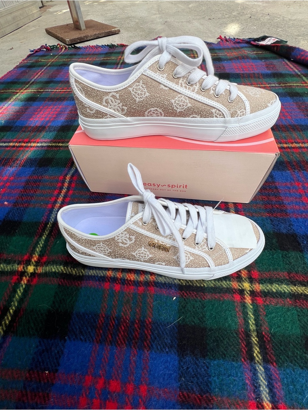 Guess Beige and White Low-Top Monogram Sneakers Womens size 9/5 brand new